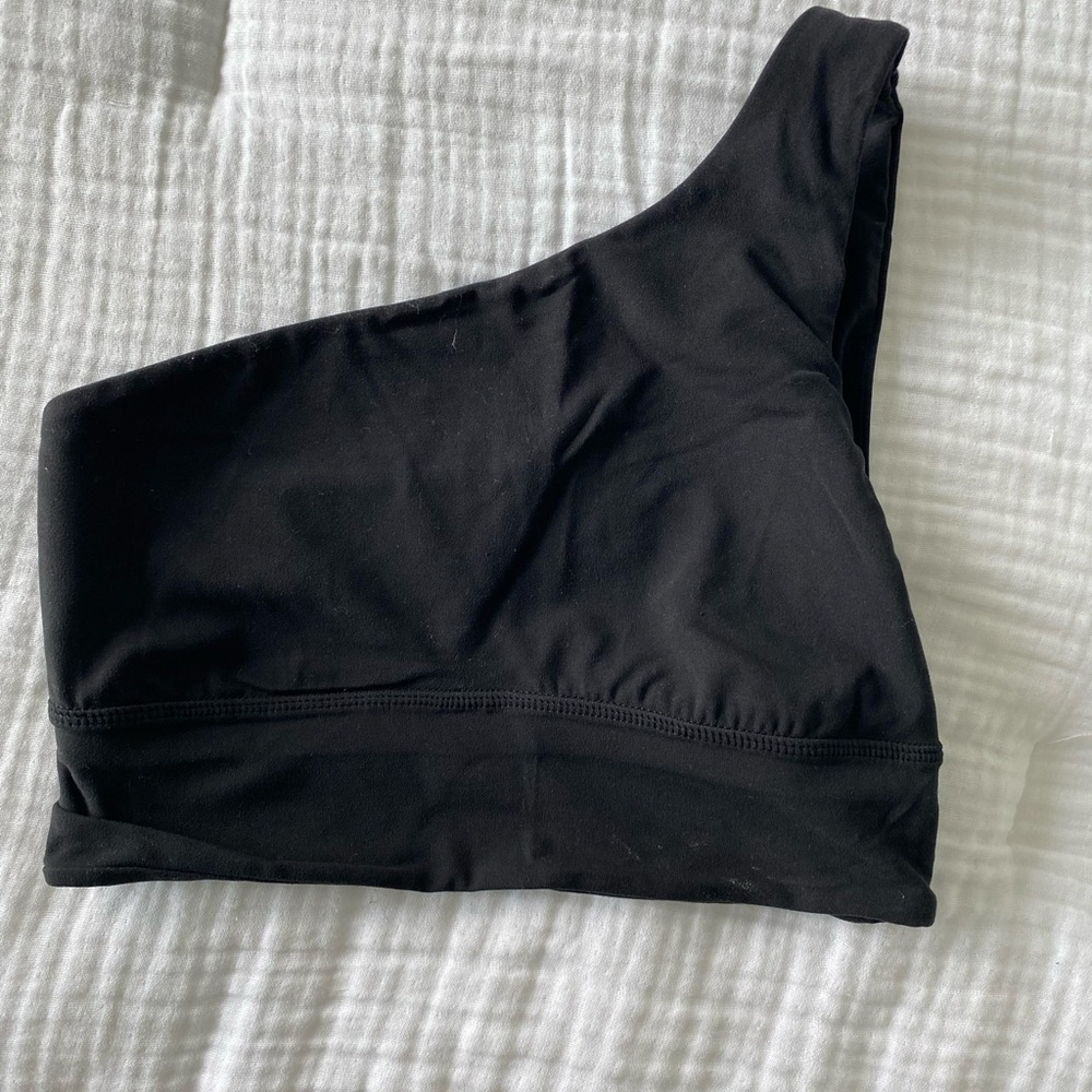 LULULEMON ASYMMETRICAL ALIGN BRA - size 6